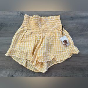NWT Sincerely Jules Ruffle Shorts Medium